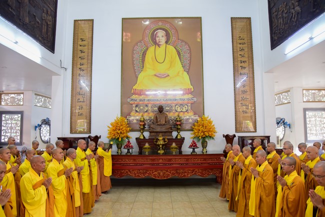 Pratimoksa commandment rite and precept listen at Hoang Phap pagoda